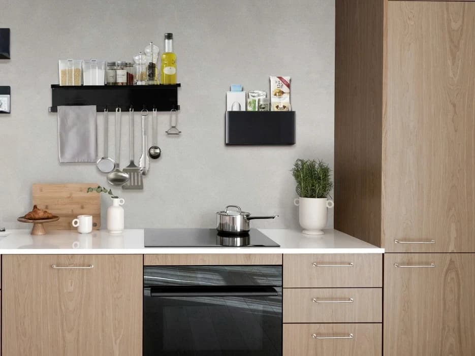 Ốp tường bếp bằng tấm ốp từ tính