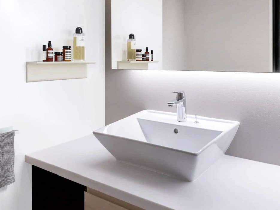 Ốp tường lavabo bằng tấm ốp từ tính
